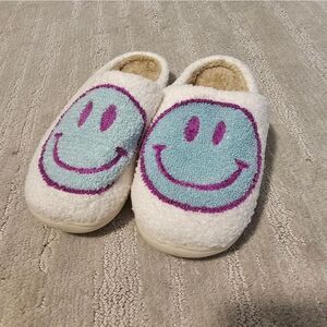 Creme & Teal Smiley Slippers